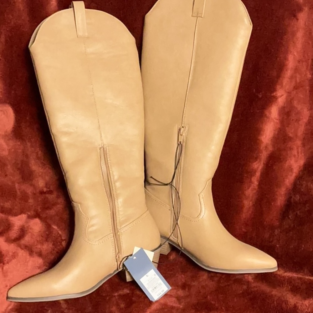 Universal Thread Tan Heeled Boots